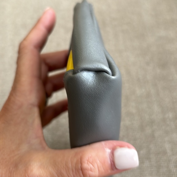 ✨ FURLA x EVA AIR Travel Amenities
Cosmetic Bag - Picture 8 of 9